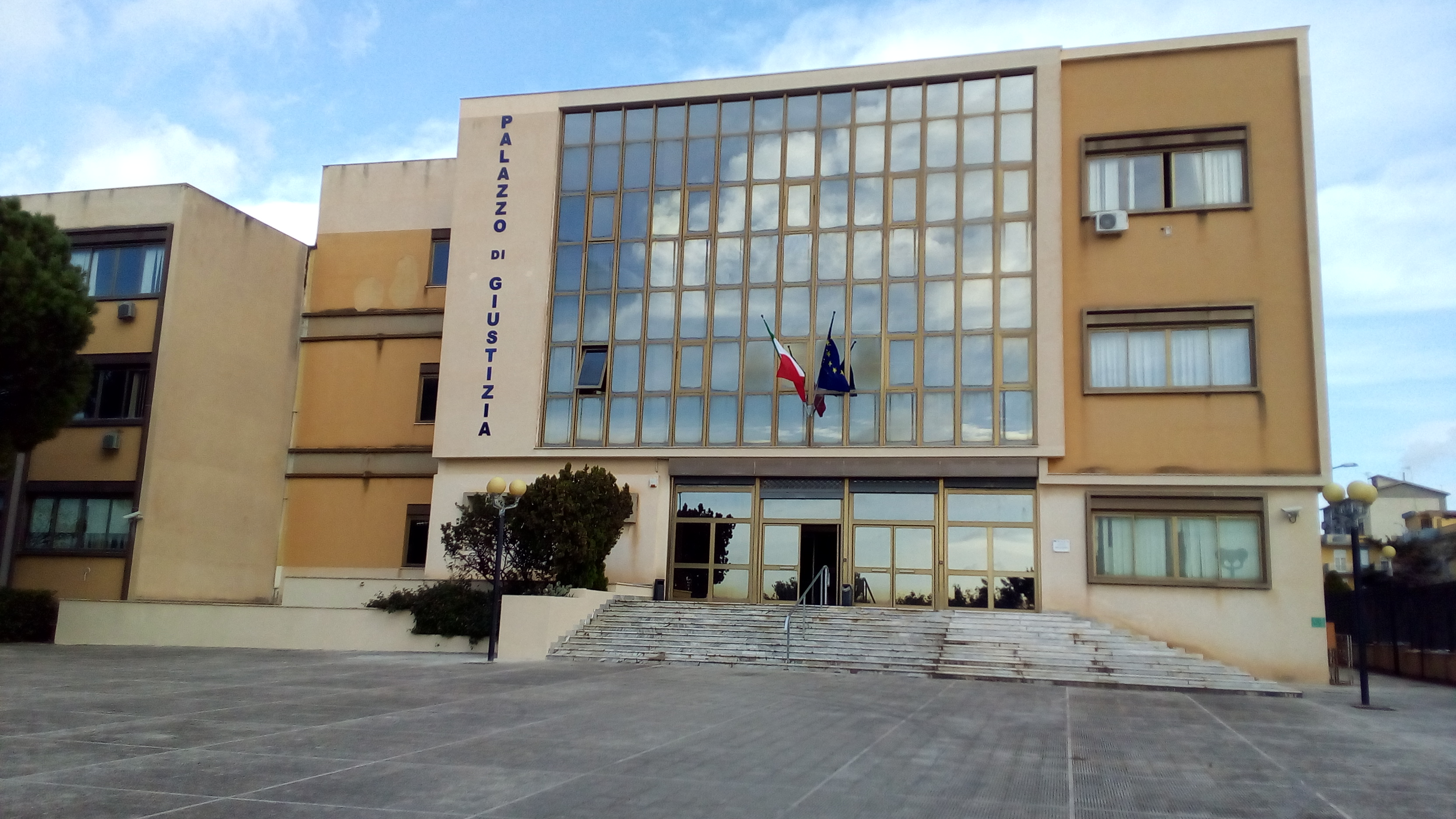 TRIBUNALE_d0.jpg